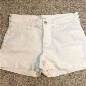 💰 3/$25 White Old Navy shorts size 6